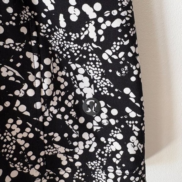 Lululemon On The Fly Short 2.5" Chirasu Black Size 8 - Picture 6 of 8